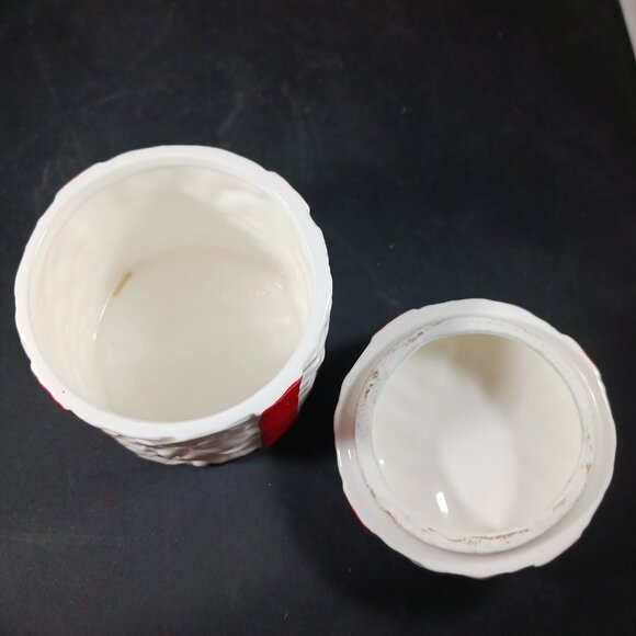 Vintage Lefton 70's Hand Painted Lidded Ceramic Holly Berry Trinket - Picture 4 of 9